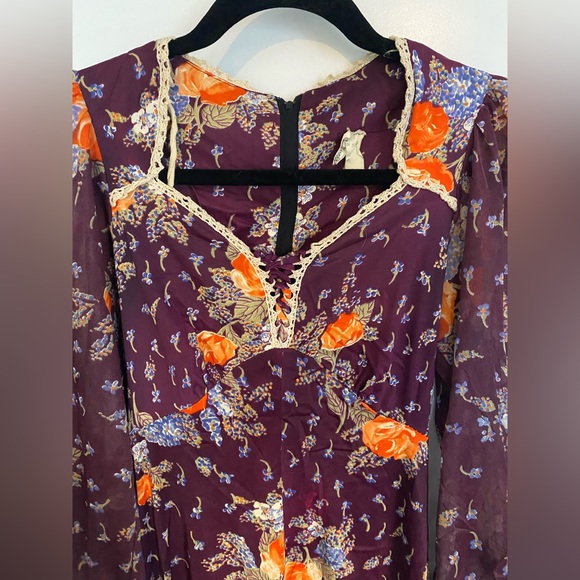 Vintage purple floral dress with bell sleeves - Picture 3 of 5